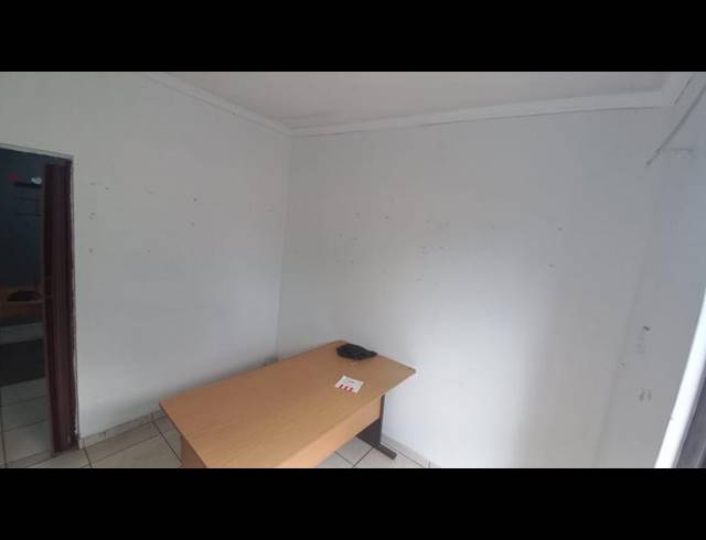 BUSINESS PROPERTY TO RENT IN CLAREMONT